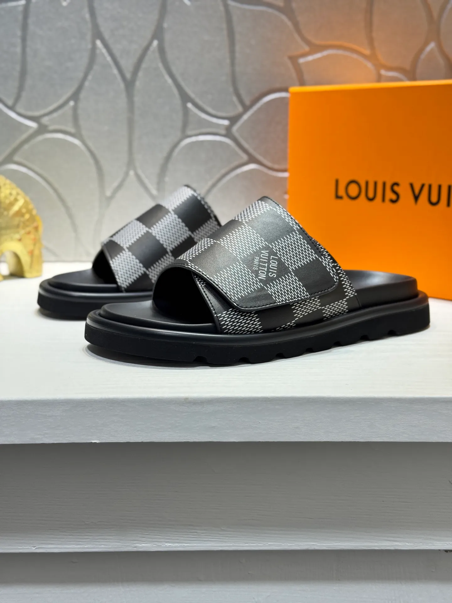 Men's Men's Shoes💰360 [New Style]🦇🦇Top Original [Louis Vuitton] Slippers for Couples👫Spring and Summer Style🎯🎯As an active family in the fashion industry ⭐ Lv takes bold innovation as its true nature ⚡Fabric and floral with hardware🔥Clean and neat ⚡Fashionable and elegant🌹Multiple colors available Size: 36-44 (45. Customized